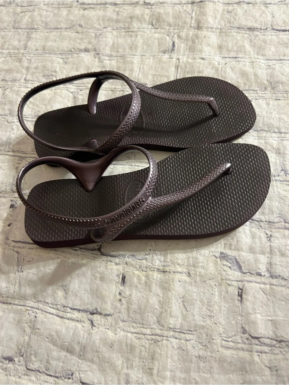HAVAIANAS HINT OF PURPLE THONG TOE RUBBER SANDALS WOMENS SIZE 8